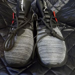 AIGU Men's and Womens Steel Toe Shoes indestructible.